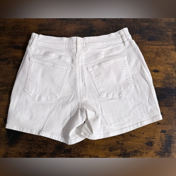 LOFT | Boyfriend Shorts - Picture 2 of 5